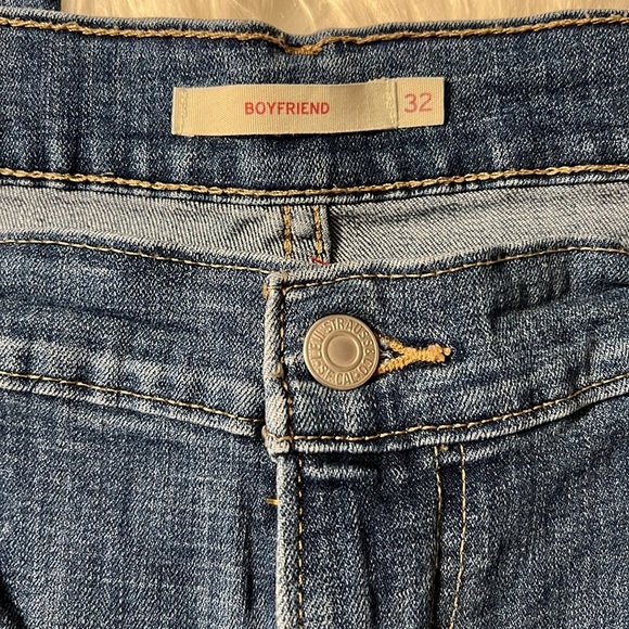 Levi’s Boyfriend Distressed Jeans - Picture 8 of 14